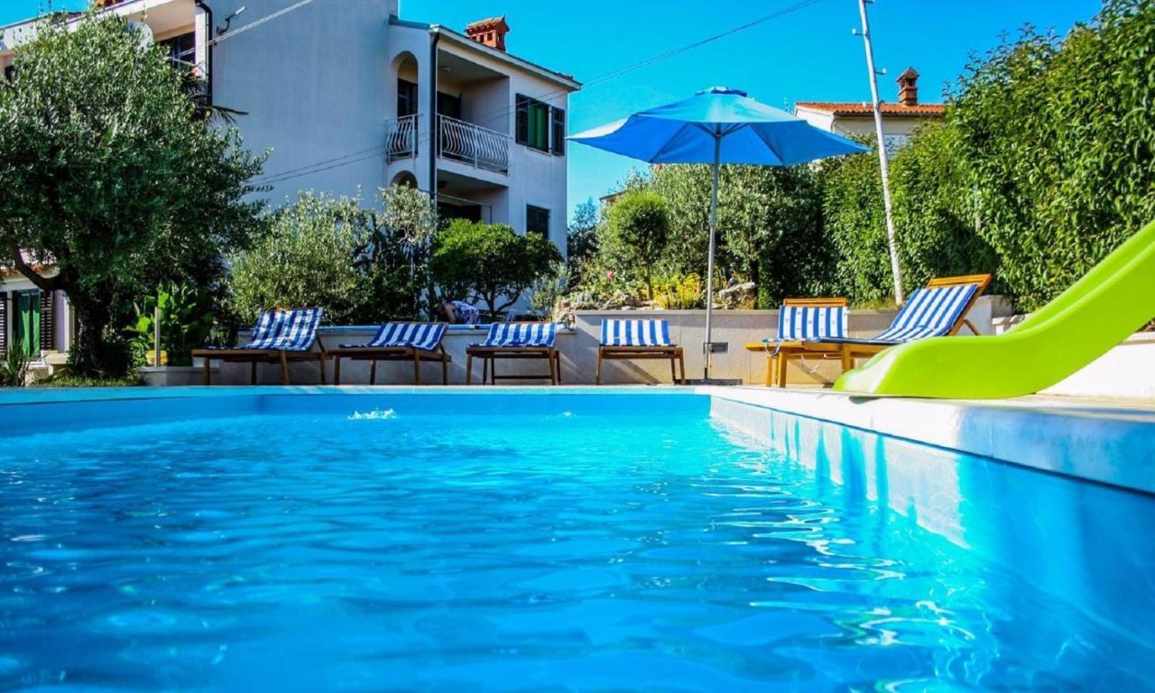 With A Swimming Pool - 7356 Appartement